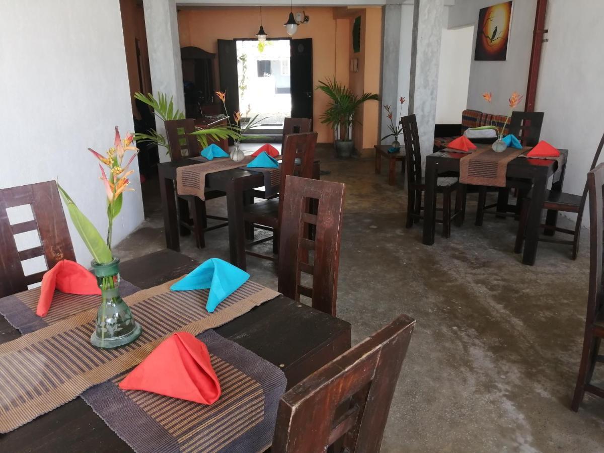 Happy Beach Villa Resort Unawatuna Esterno foto