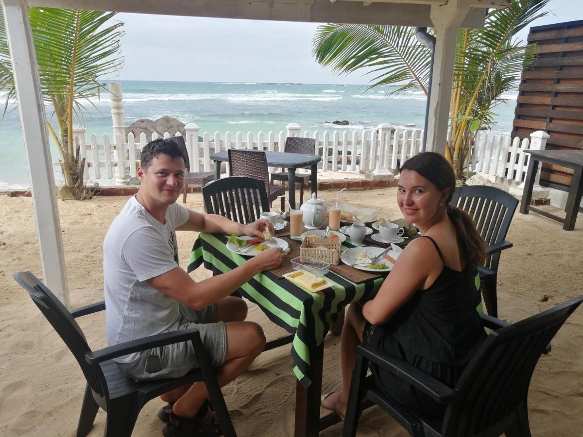 Happy Beach Villa Resort Unawatuna Esterno foto