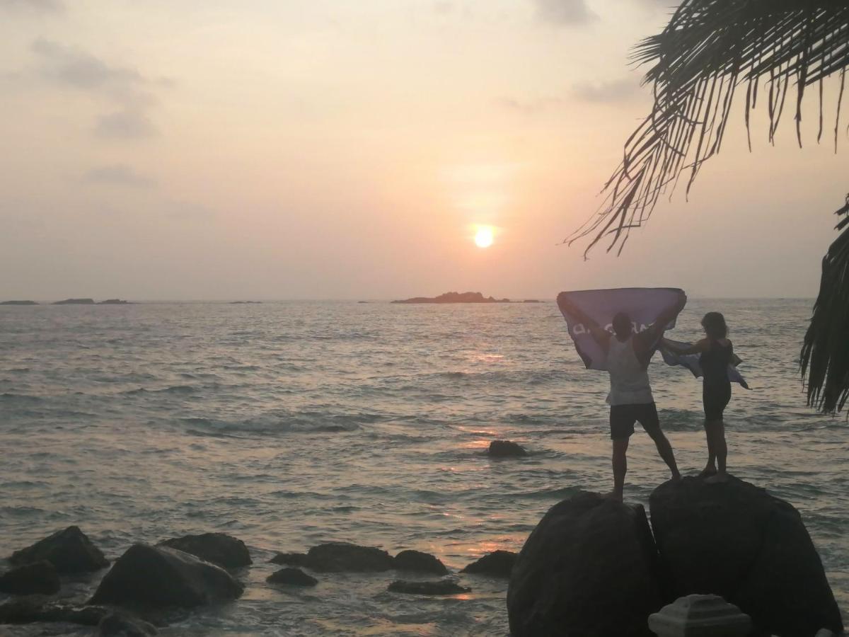 Happy Beach Villa Resort Unawatuna Esterno foto