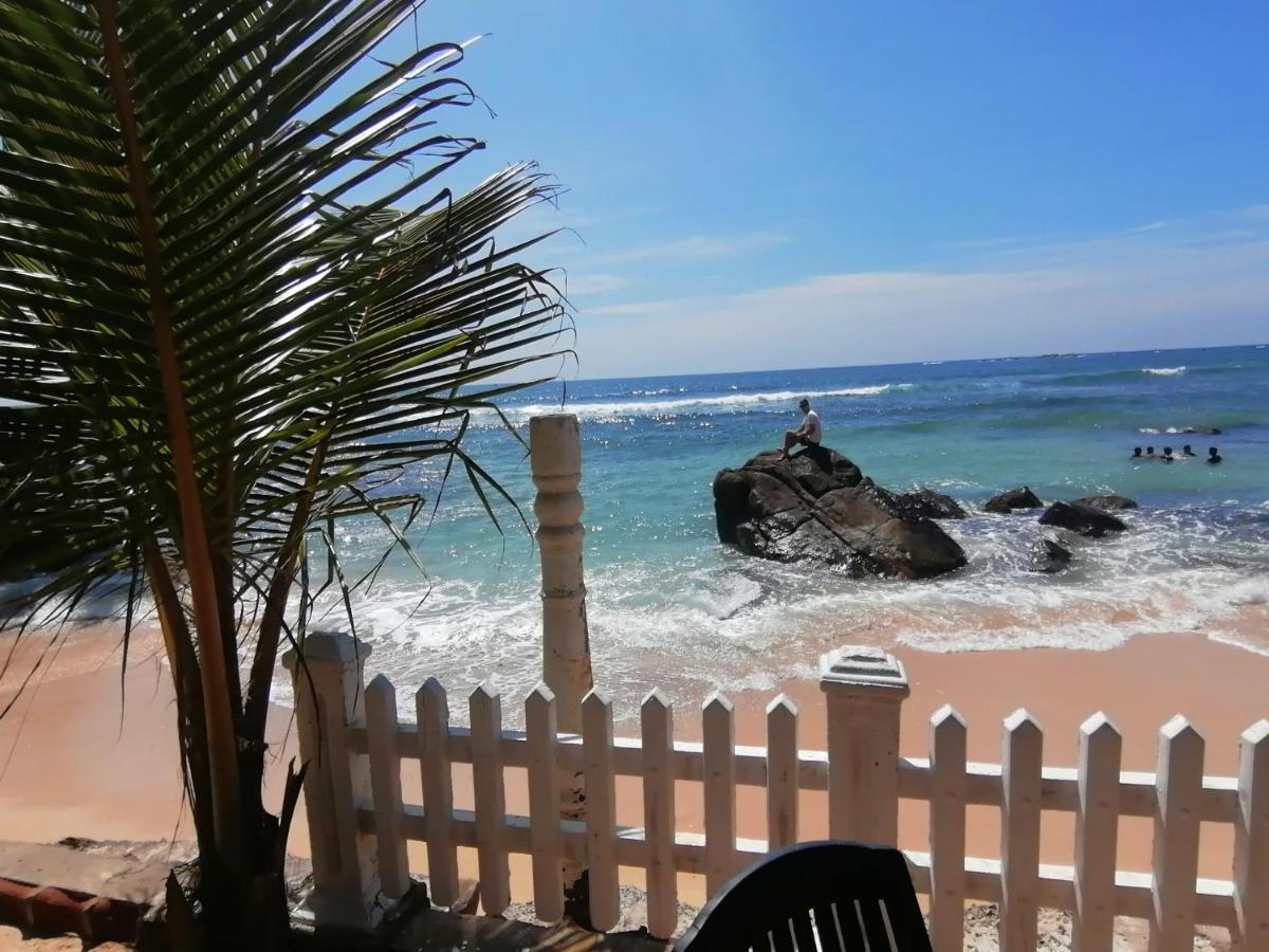 Happy Beach Villa Resort Unawatuna Esterno foto
