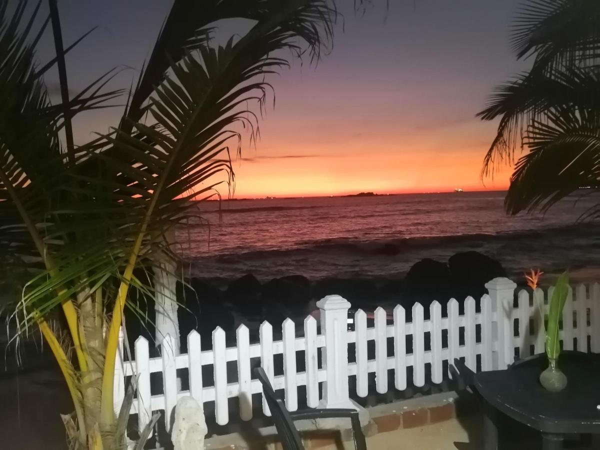 Happy Beach Villa Resort Unawatuna Esterno foto