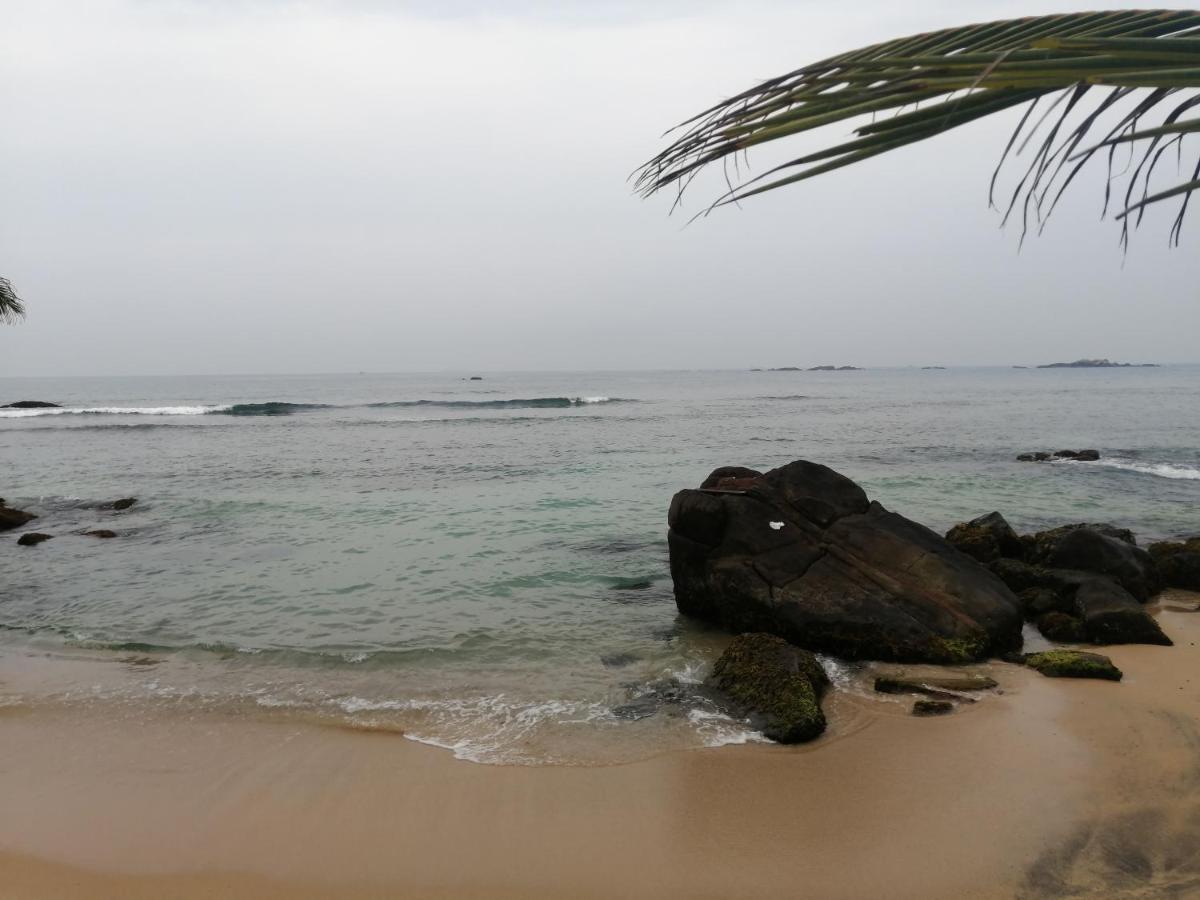 Happy Beach Villa Resort Unawatuna Esterno foto