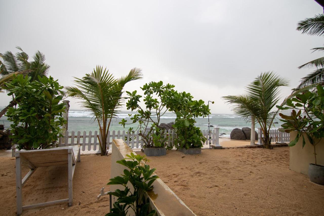 Happy Beach Villa Resort Unawatuna Esterno foto