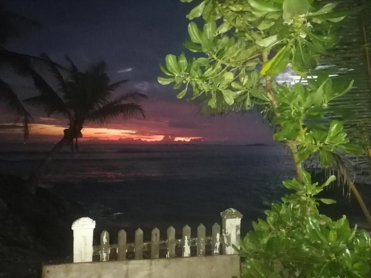 Happy Beach Villa Resort Unawatuna Esterno foto