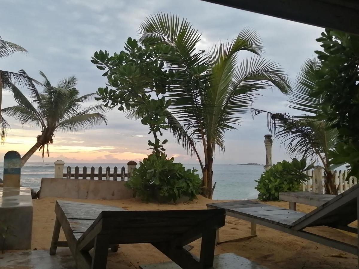Happy Beach Villa Resort Unawatuna Esterno foto