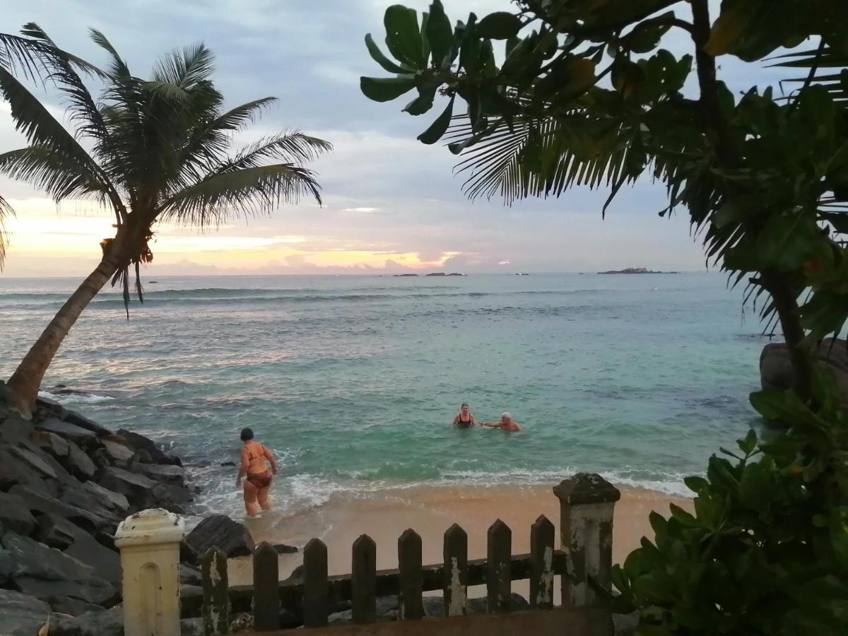 Happy Beach Villa Resort Unawatuna Esterno foto