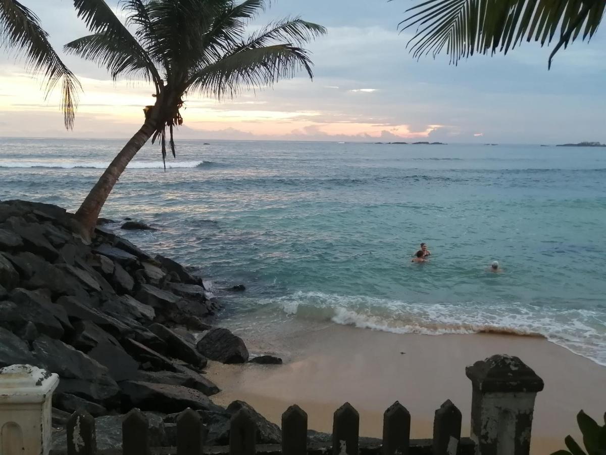 Happy Beach Villa Resort Unawatuna Esterno foto