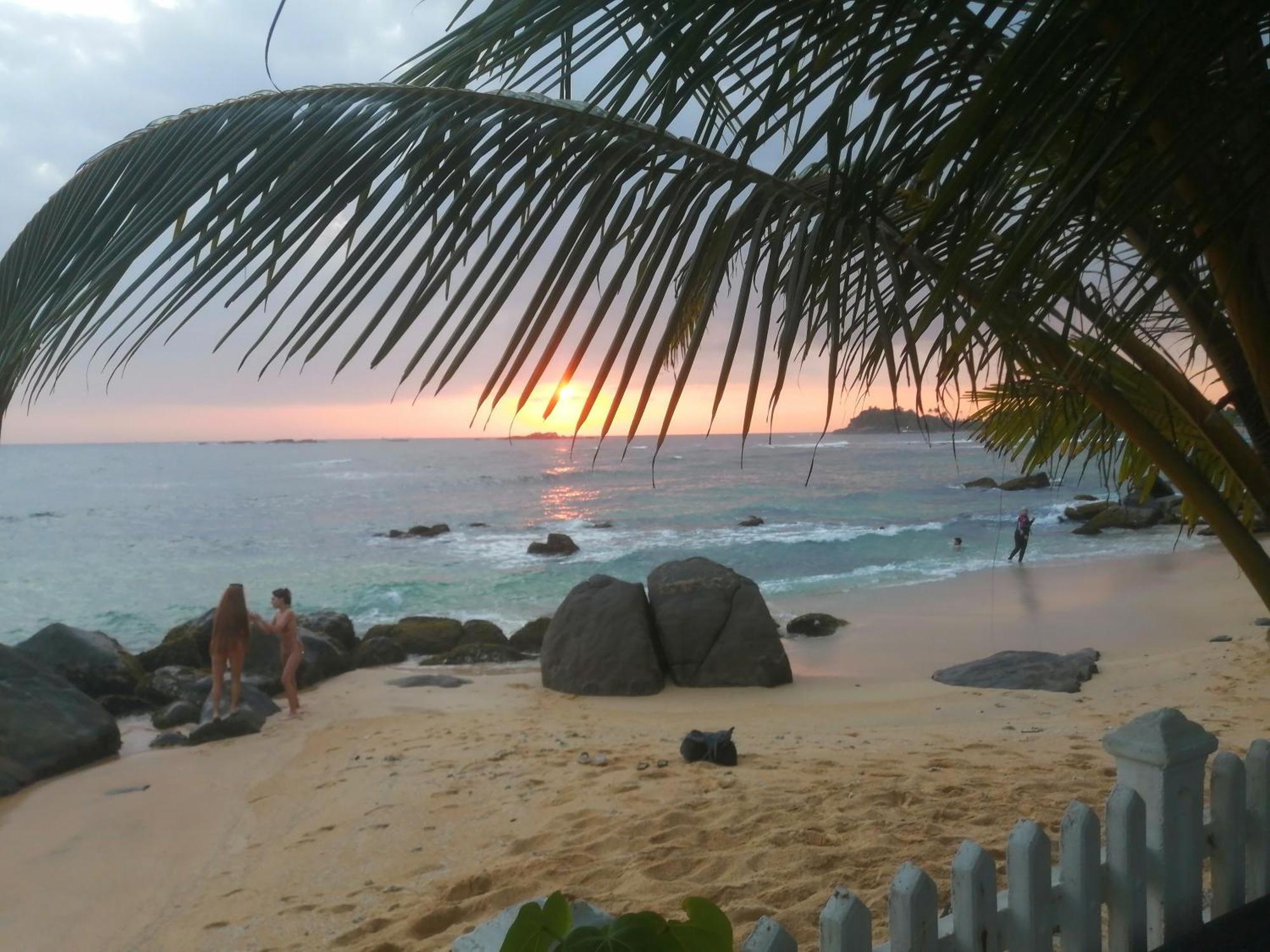 Happy Beach Villa Resort Unawatuna Esterno foto